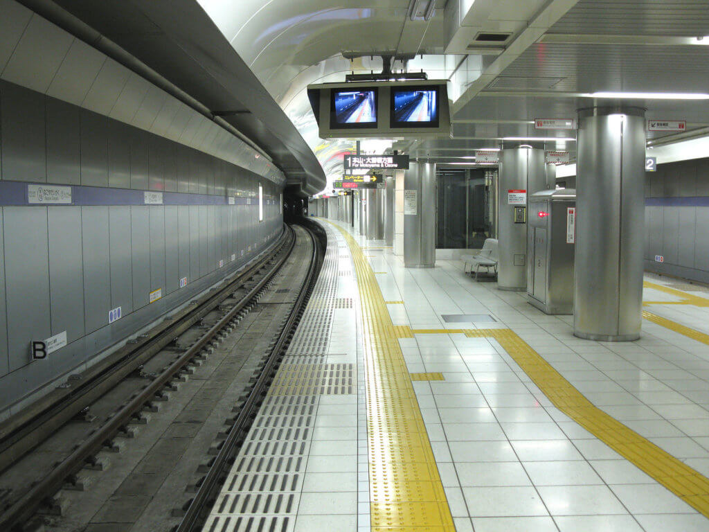 nagoya subway tactile paving