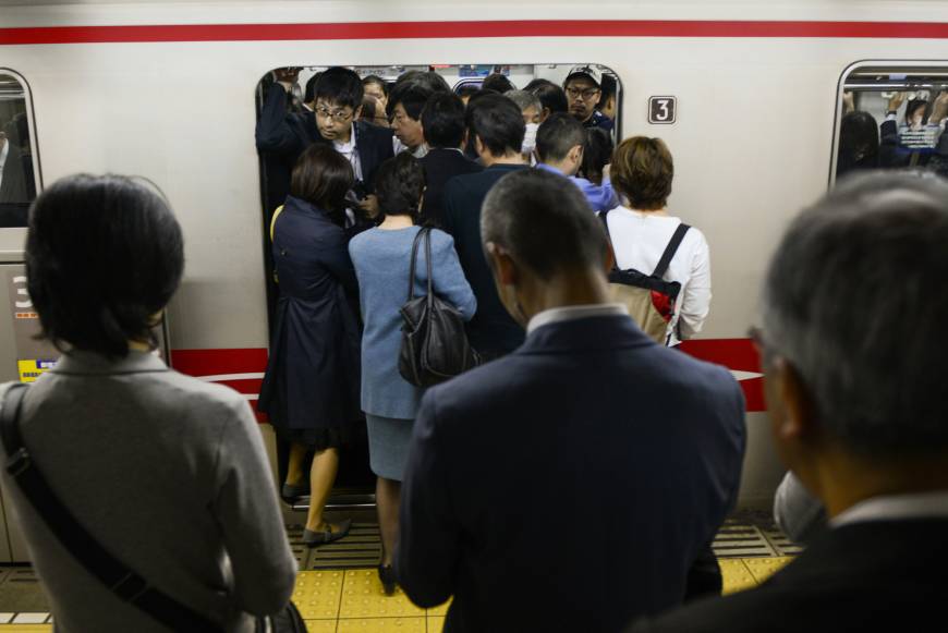 crowded train in tokyo