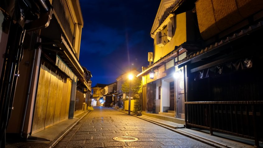 night street in kyoto