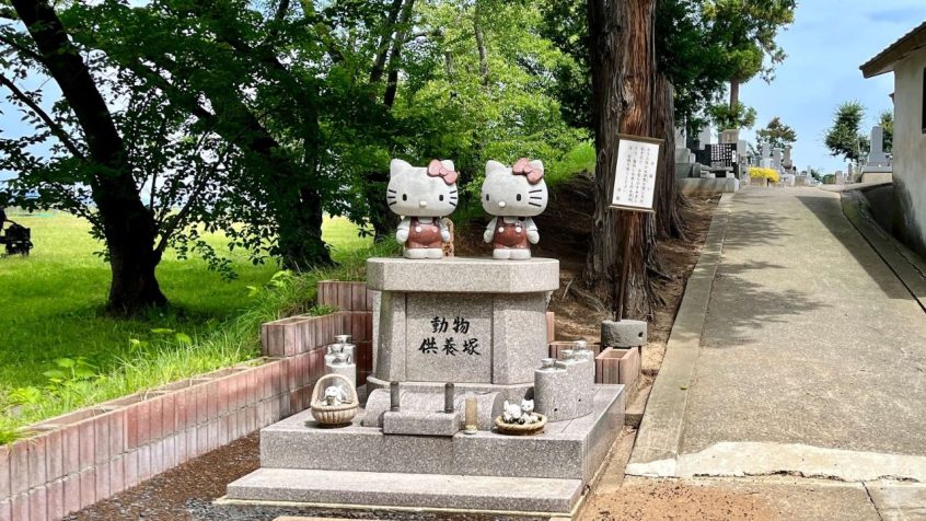 Hello Kitty tomb